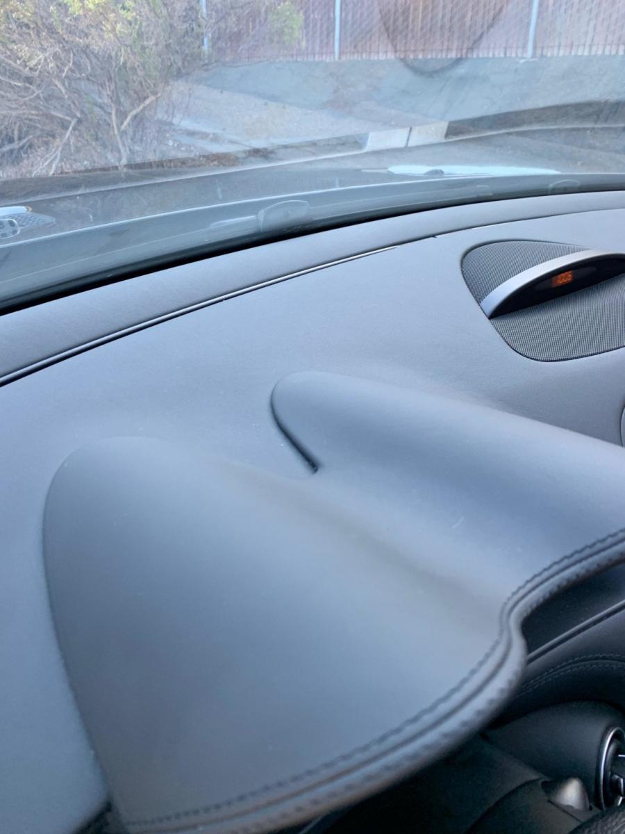Детали интерьера Mercedes-Benz SL600 (R230) 2007 года  (фото 71 из 189)